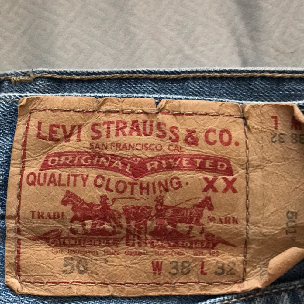Levi 501 size 38 x 32